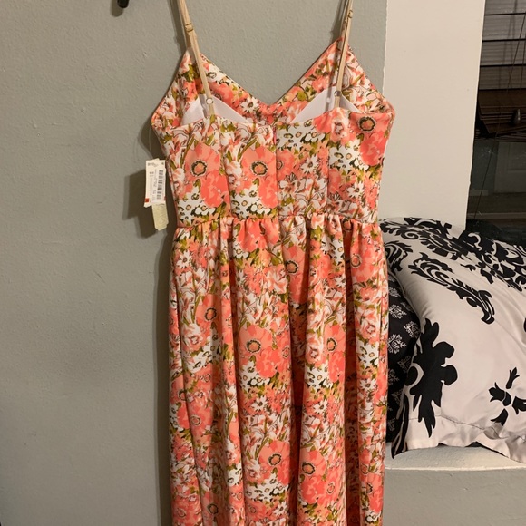 Floral coral mid dress with pockets. - Picture 3 of 3